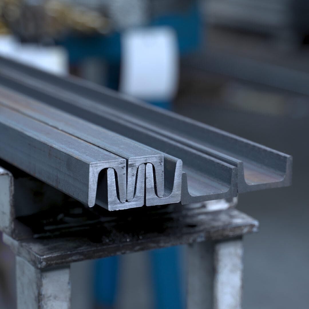 Stalowe ceowniki o różnych profilach