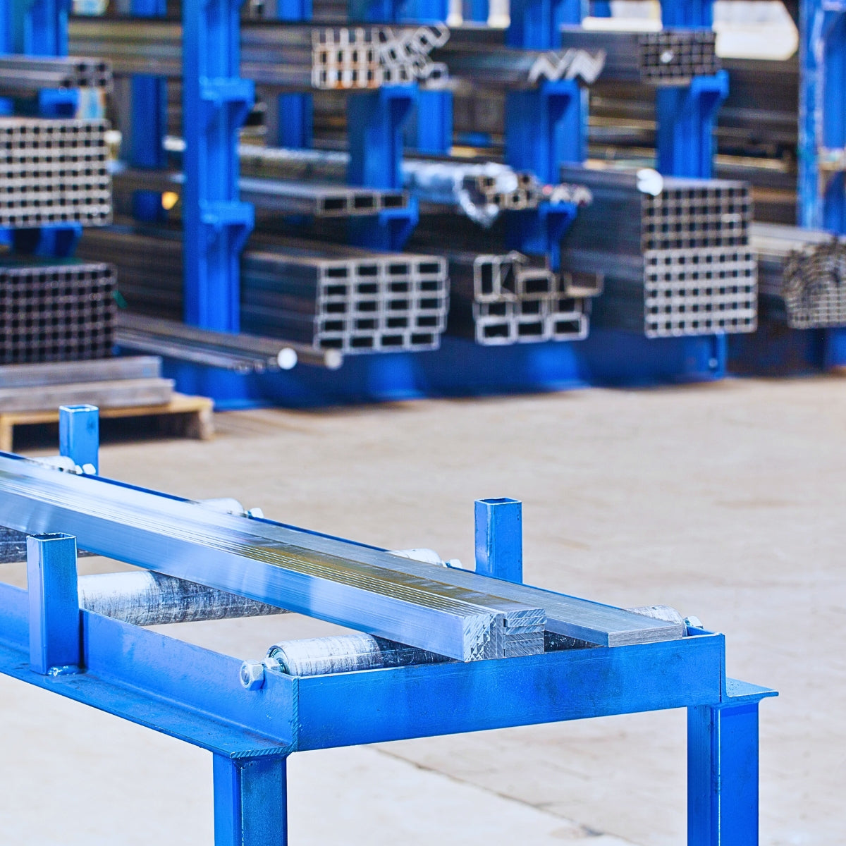 Płaskowniki aluminiowe na magazynie e-Materials – profile aluminiowe płaskie do natychmiastowej wysyłki