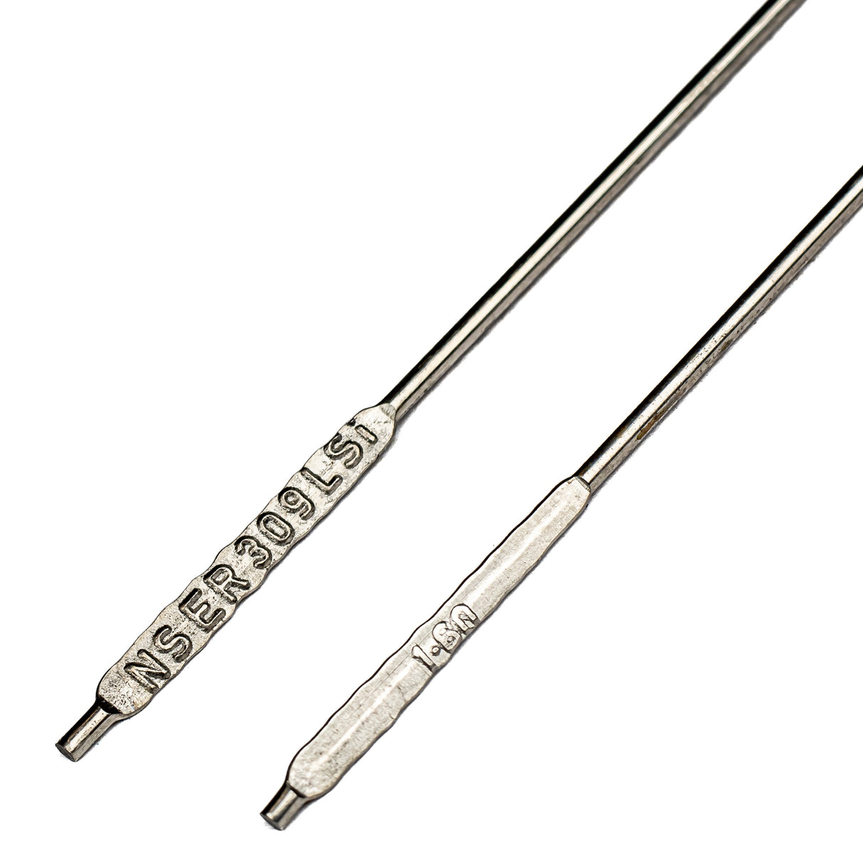 Zbliżenie na zakończenie pręta TIG 309LSi – powierzchnia i struktura