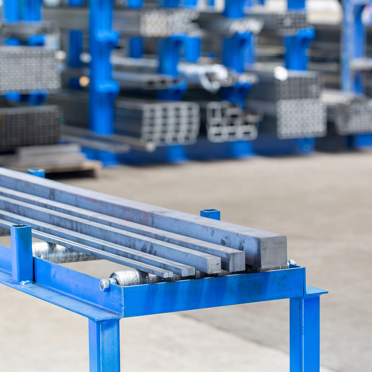 Pręt kwadratowy stalowy 20x20 mm gorącowalcowany S235JR