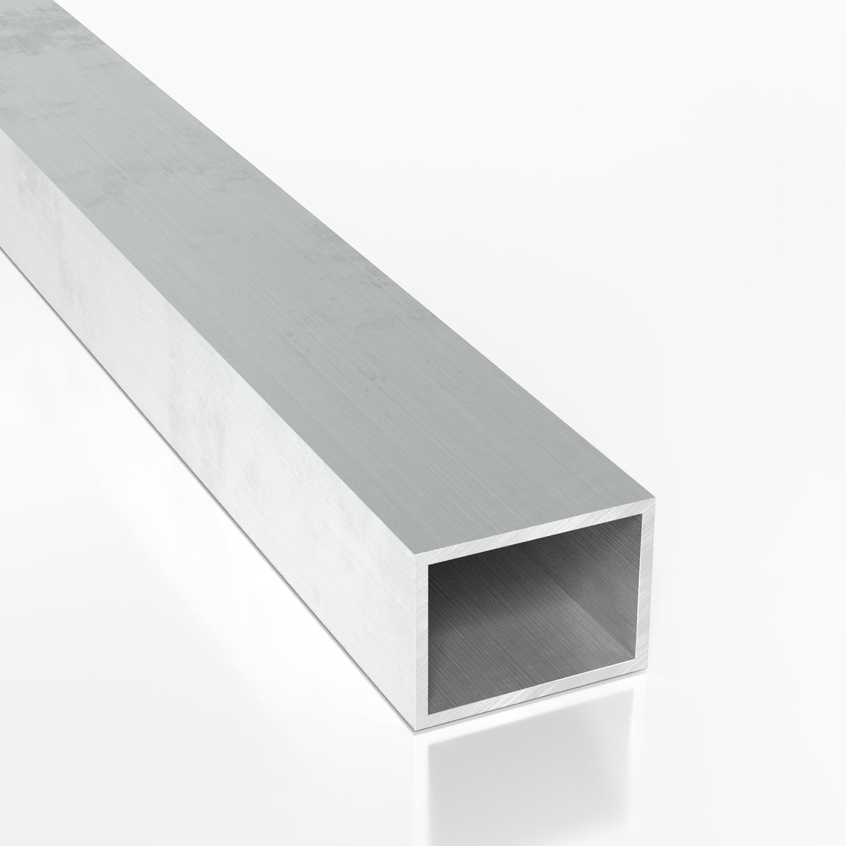 Aluminiowy profil prostokątny o wymiarach 50×40 mm i grubości ścianki 3 mm na białym tle