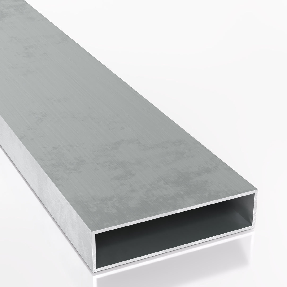 Profil aluminiowy zamknięty prostokątny o wymiarach 80x20 mm i grubości ścianki 2 mm wykonany ze stopu aluminium PA38 EN AW-6060 T66 Powierzchnia surowa, matowa widoczne delikatne ślady szczotkowania ujęcie perspektywiczne na białym tle prezentujące strukturę i przekrój profilu