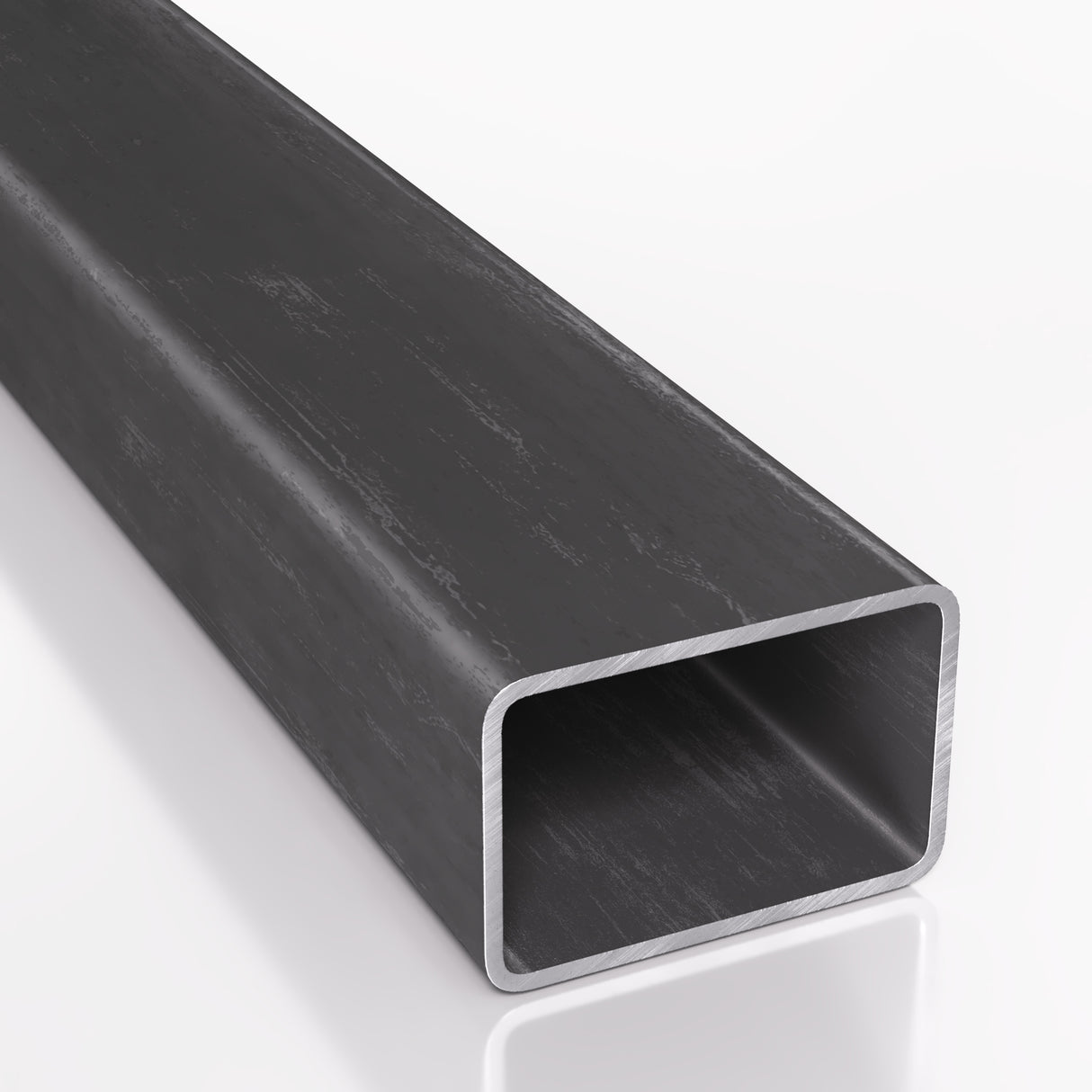 Prostokątny zamknięty profil stalowy w kolorze grafitowym na białym tle
