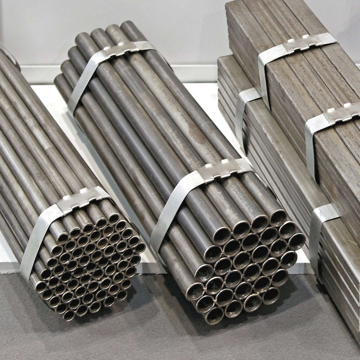 Rura stalowa bezszwowa 42,4x4 mm gorącowalcowana S235JR